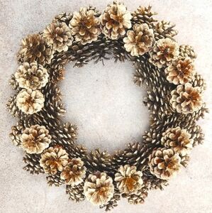 Golden Pinecone Wreath - Rustic Christmas Elegance